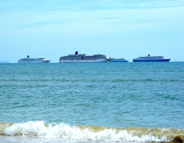 Cruise Ships in Weymouth Bay